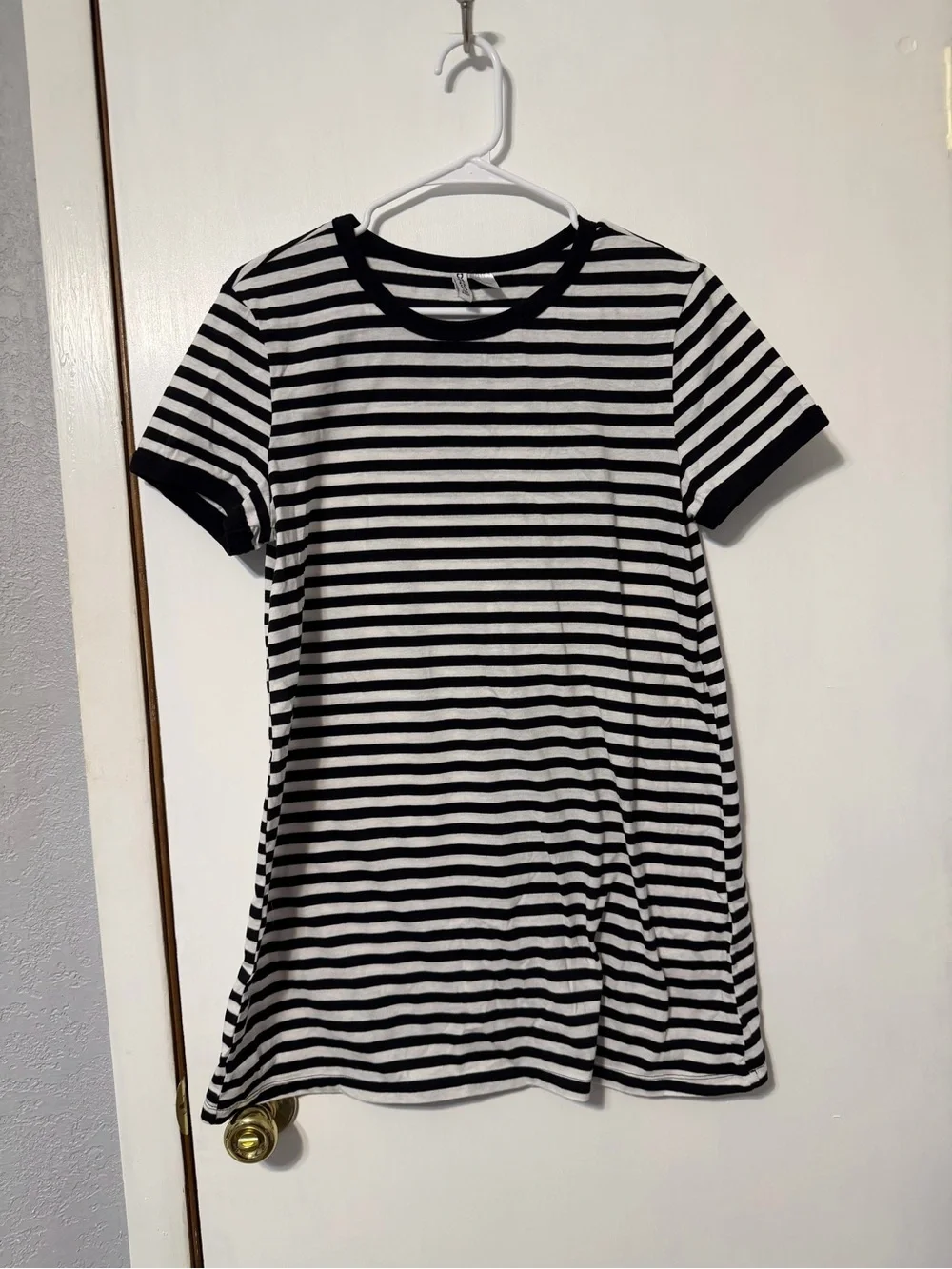 h&m dresses black and white Women's Black/White floral Viscose shirt dress eye fastening at the back Ladies - White/Polka Dot Midi